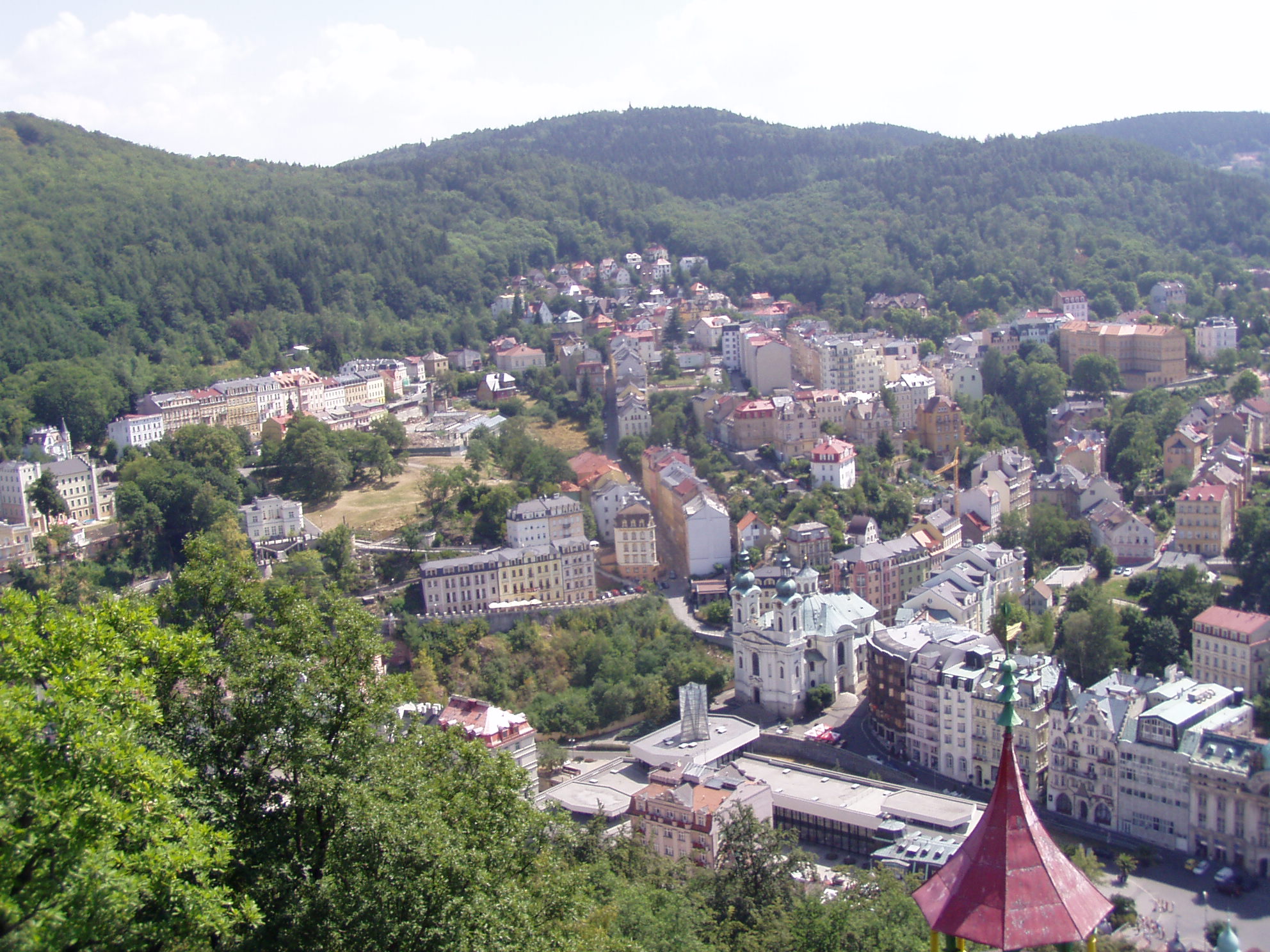 52 - výhled na vřítelnou kolonádu a kostel MM.JPG